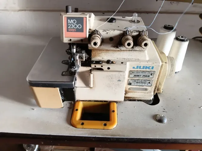 Máquina de overloque 