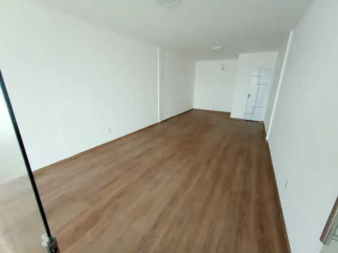 ALugo sala comercial no parque dez