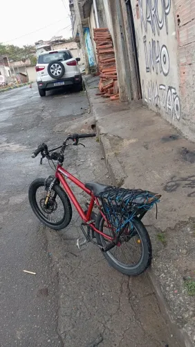 Bike montadinha aro 20 boa nada pra mecher