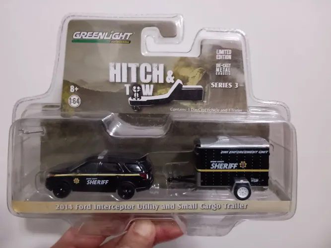 Miniatura Greenlight Hitch & Tow Ford Interceptor