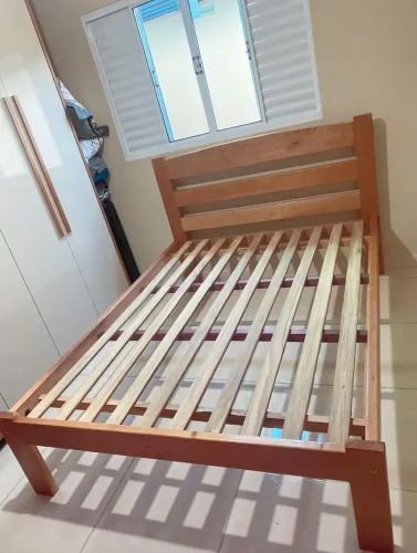 Cama de Madeira e Criado Mudo para doar