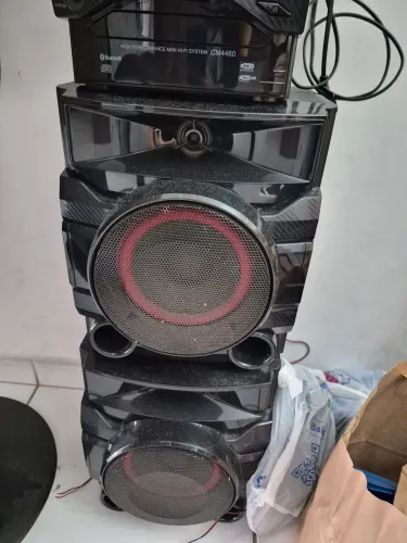 Vendo esse aparelho de som bem alto pega 3 CDs, 2 pendrive e bluetooth valor 299 pra vende