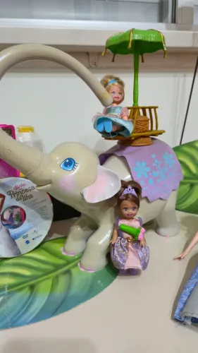 Set Elefante Tika Barbie e a Princesa da Ilha e DVD 2007 boneca