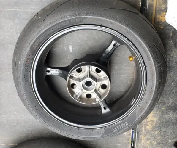 roda traseira srad 750 2007 2008 2009 2010 2011 2013... ideal para roda extra em trackday