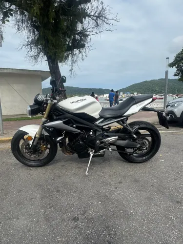 TRIUMPH STREET TRIPLE 675 ABS 2015