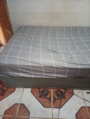 Cama casal em excelente estado 