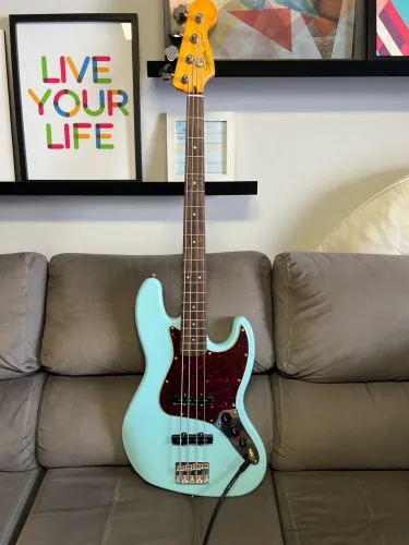 Baixo Fender Jazz Bass Squier Classic Vibe 60 Daphne Blue