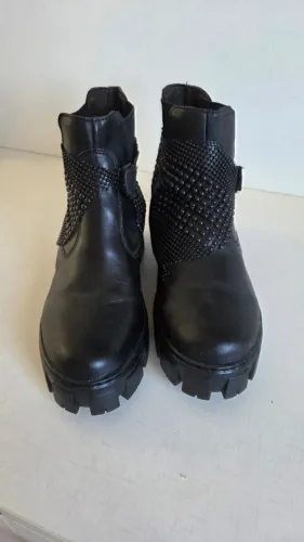 Coturno Preto com detalhe