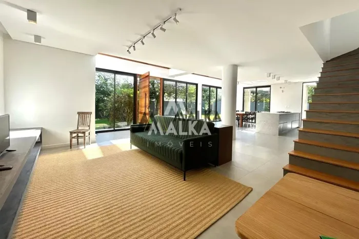 Casa para Locação em Florianópolis / SC no bairro Campeche