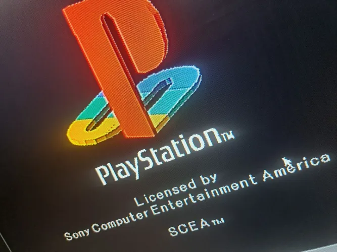 Vendo um PlayStation 1 +um controle não tem cabo de vídeo nem a fonte de energia