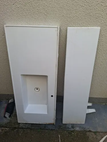 Pia nova com suporte pronta para uso ja com o ralo instalado e acompanha um bacana linda