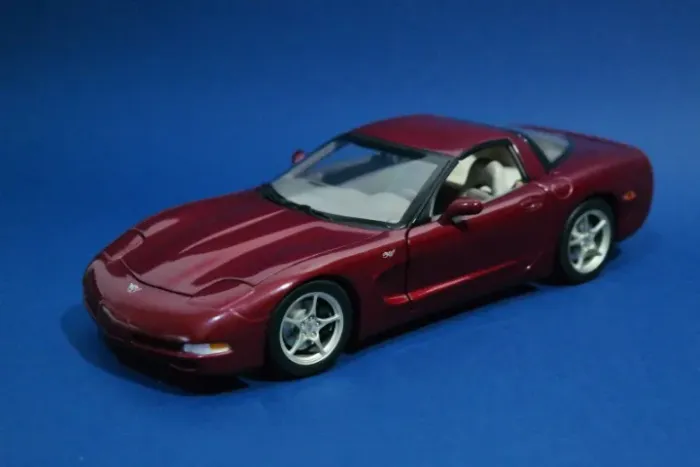 Miniatura 1:18 Chevrolet Corvette C5 50th Anniversary - AUTOart (Metal / Full Open)