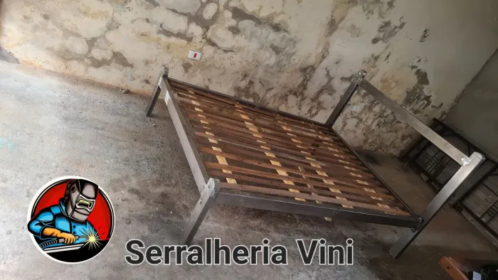 Cama de casal de ferro