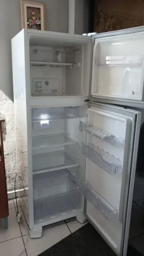 Vendo geladeira Eletrolux
