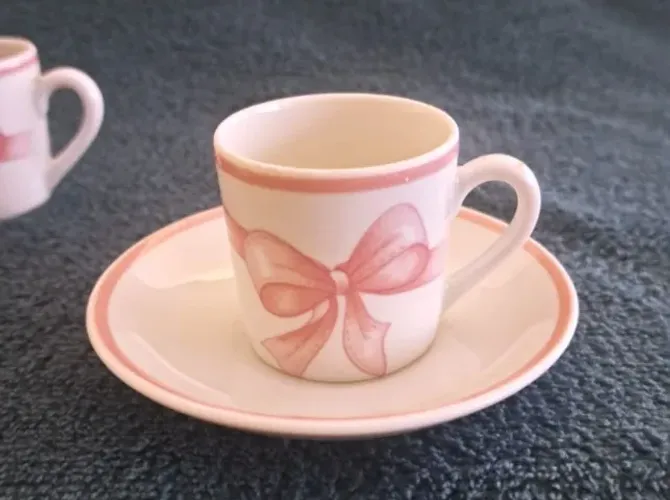 Xícara de café com pires em porcelana Schmidt Brasil por Ingrid S. Lara