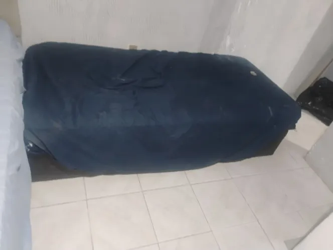 Cama de solteiro de baú