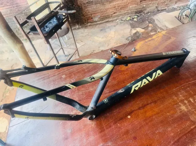 Quadro de bicicleta semi nova