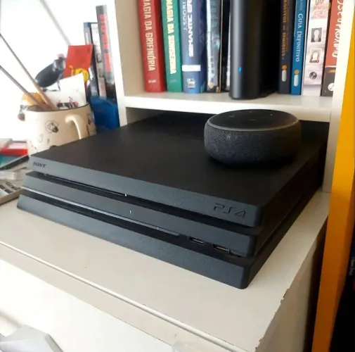 PS4 PRO 4K + 2 controle originais