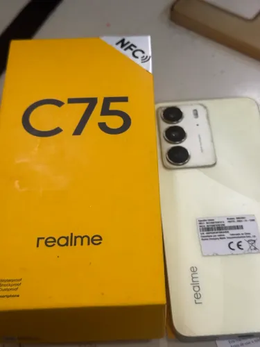Vendo celular realmente,C75,aprova d água 7 mês de uso,sem detalhe,carregador nunca usado.