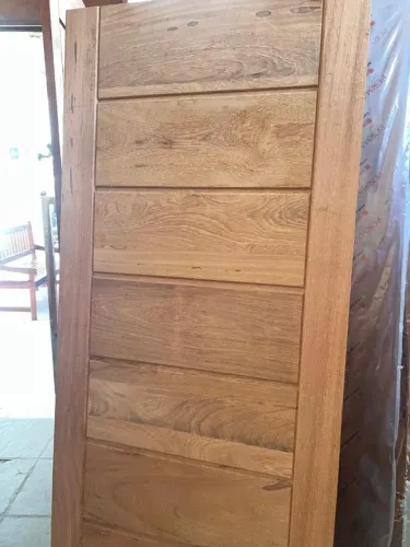 Porta Externa de Madeira Angelim 80cm | Aracaju