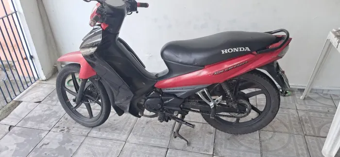 Vendo moto selada
