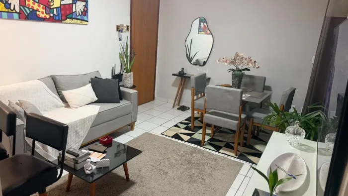 Sofá e jogo de mesa