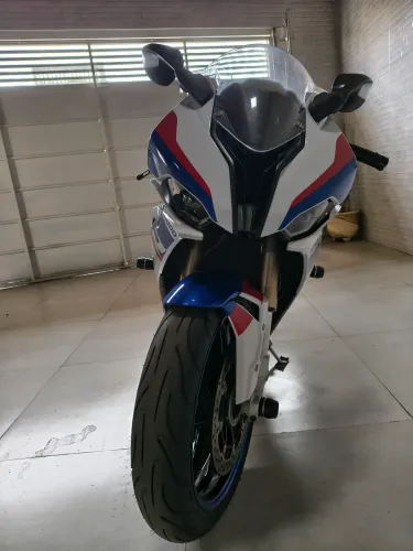BMW s 1000 rr ! Moto impecável na caixa !