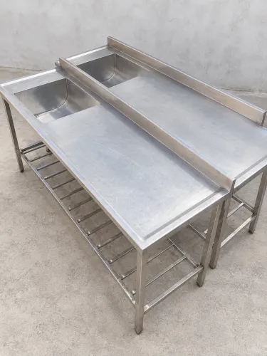 BANCADA COM PIA DE INOX 1,90x0,60m