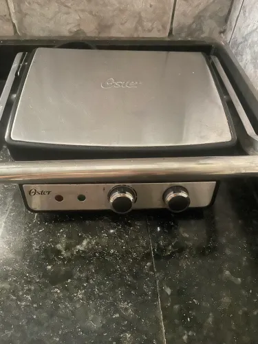 Sanduicheira grill Oster