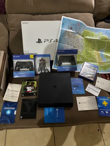 PS4 SLIM 2 CONTROLE + GTA V Com Mapa ? + FIFA 25 + FORTNITE + OUTROS
