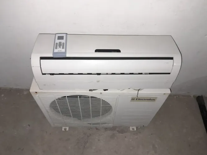Ar Condicionado Eletrolux bastante conservado 
