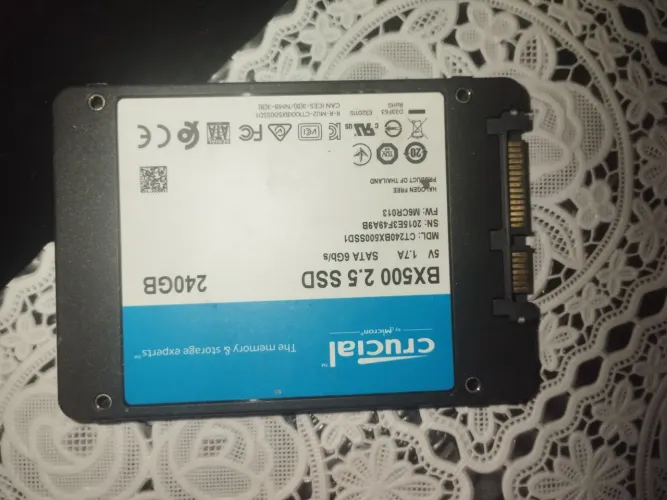 Sdd 240gb crucial 