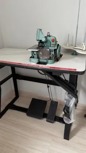 Máquina de Costura Overloque semi nova