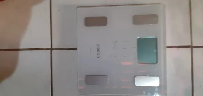 Balança Bioimpedância Omron Karada Scan - Perfeita para Dieta/Academia