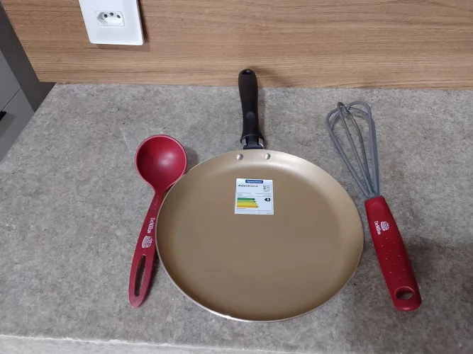 Panquequeira alumínio 22CM com utensílios- Tramontina 