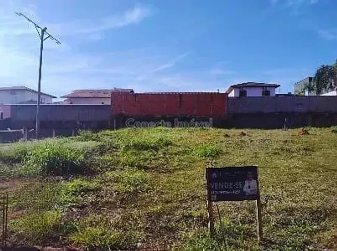 Terreno de 448 m² em frente ao bosque no Condomínio Estância das Flores, com topografia ex