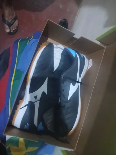 Vende-se chuteira só site mizunu novinha 100 reais não entregamos