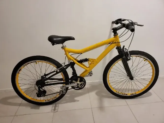 Bicicleta Caloi Aro 26 com Quadro de Alumínio e Câmbio Shimano
