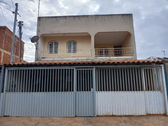 Santa Maria QR 201 MC Aluga Ótimo Apt 3qts com garagem