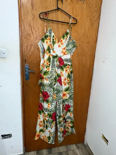 Macacão florido FOREVER 21 tamanho P