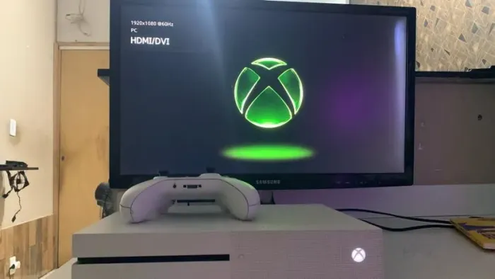 Xbox One S + Controle Original (usado) Botão Y com defeito