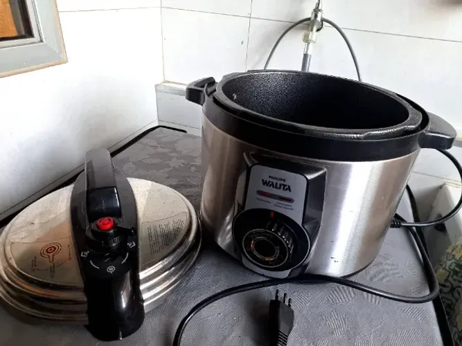 Panela de pressão elétrica Philips Walita Daily 5 litros.