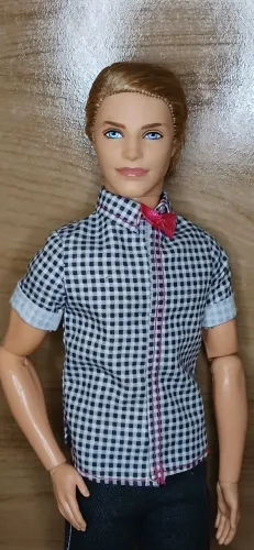 Boneco Ken fashionista clutch