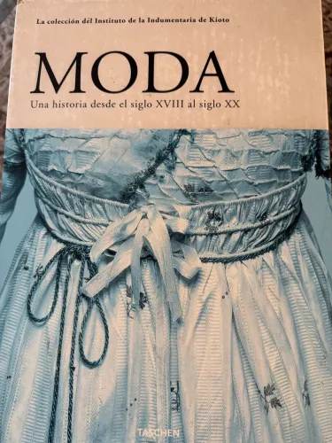 Livro Moda una historia el siglo