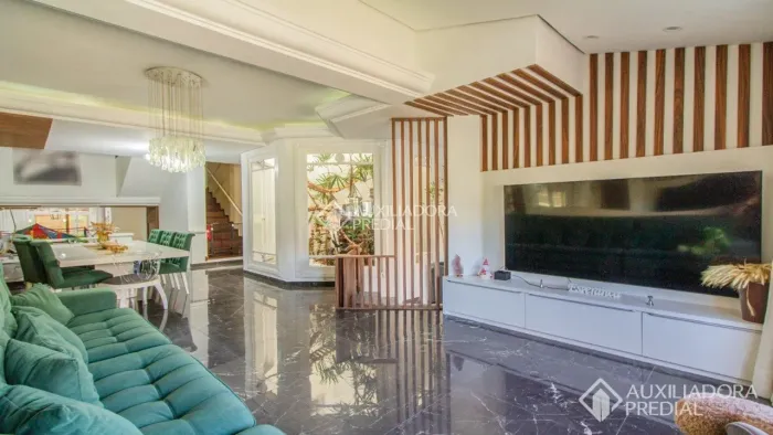 Sobrado à venda no Jardim Planalto com 269 m² e 4 dormitórios/quartos disponíveis