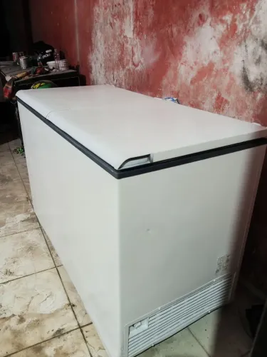Frizzer 2 tampas 430 litros funciona perfeitamente todo original fácilito a entrega 