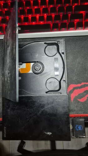 PS2 apenas com avarias na carcaça 