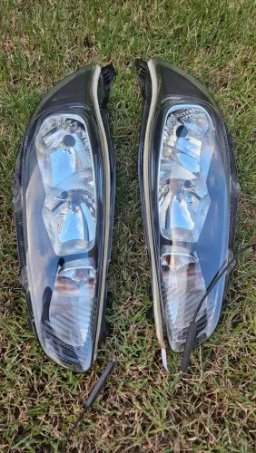 Par de farol New Fiesta máscara negra, com fita led.