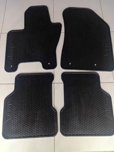 TAPETES  DE BORRACHA  ORIGINAL: JEEP RENEGADE  E JEEP COMPASS. 