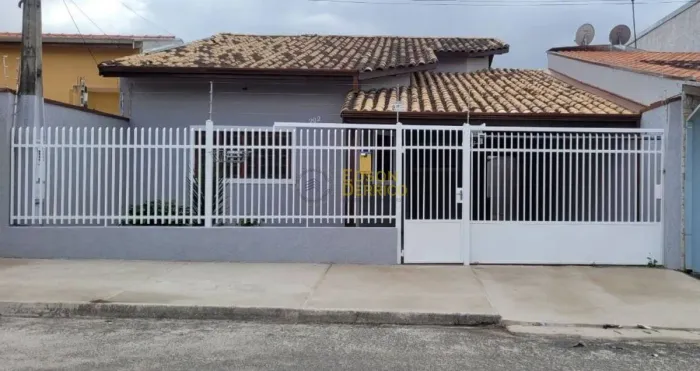 Casa com 3 quartos, Mombaça - Pindamonhangaba